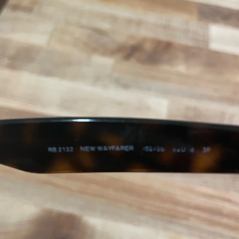 Ray-Ban Tortoiseshell Wayfarer Sunglasses with Dark Green Lenses (SEE DETAILS)